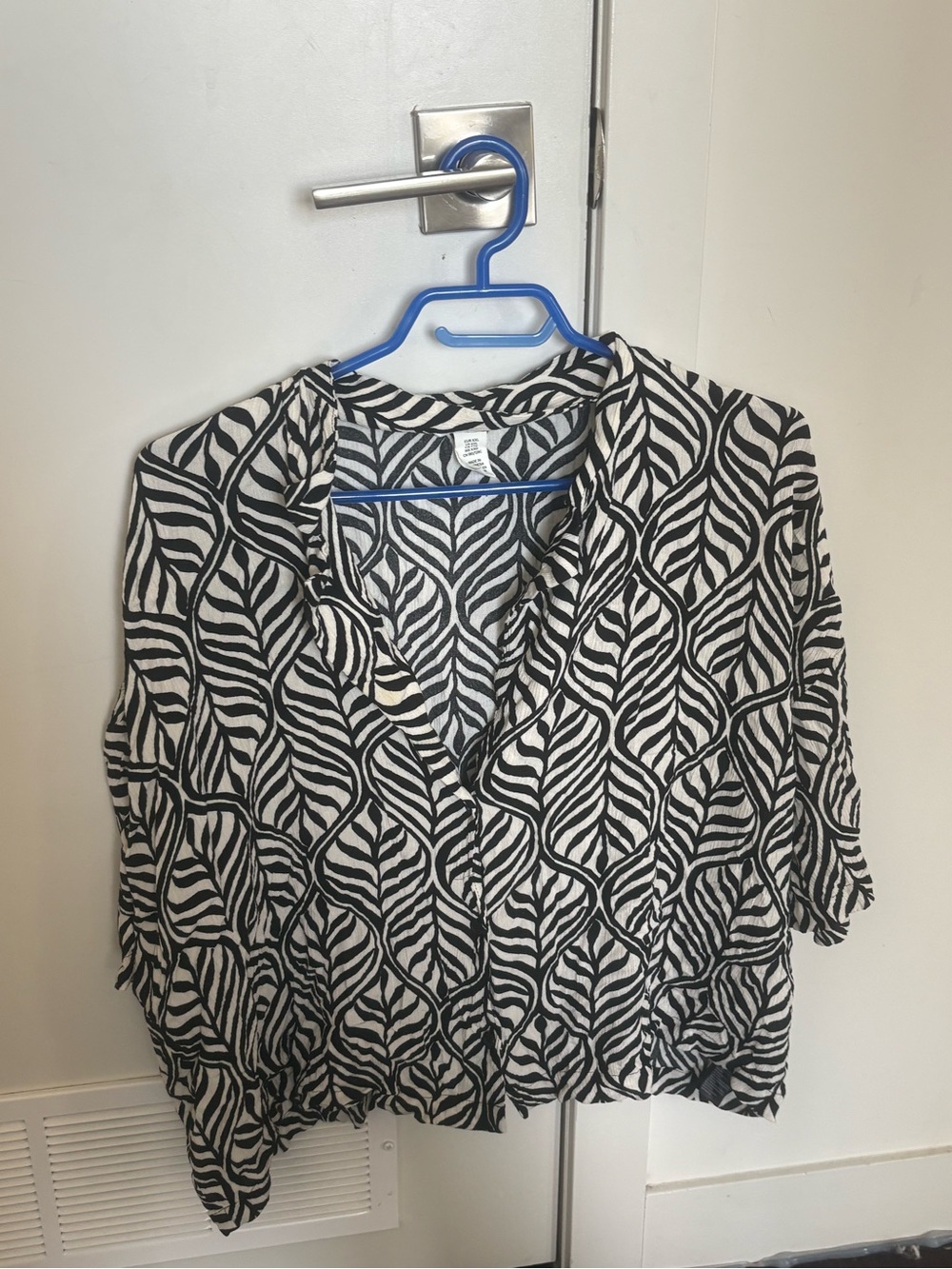 H&M Black & White Leaf-Print Women's Button Front Top
